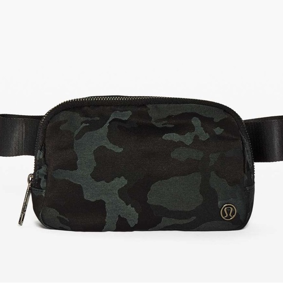 🖤 LULULEMON BELT BAG CAMO - Picture 1 of 7